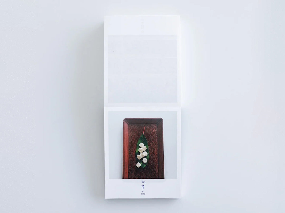 Hobonichi Weeksdays: Weeksdays Daily Desktop Calendar 2027