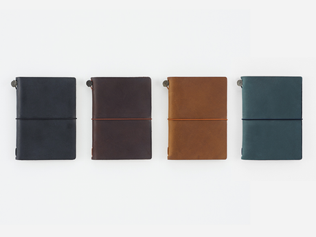 TRAVELER'S Notebook Passport Size - Navy Blue